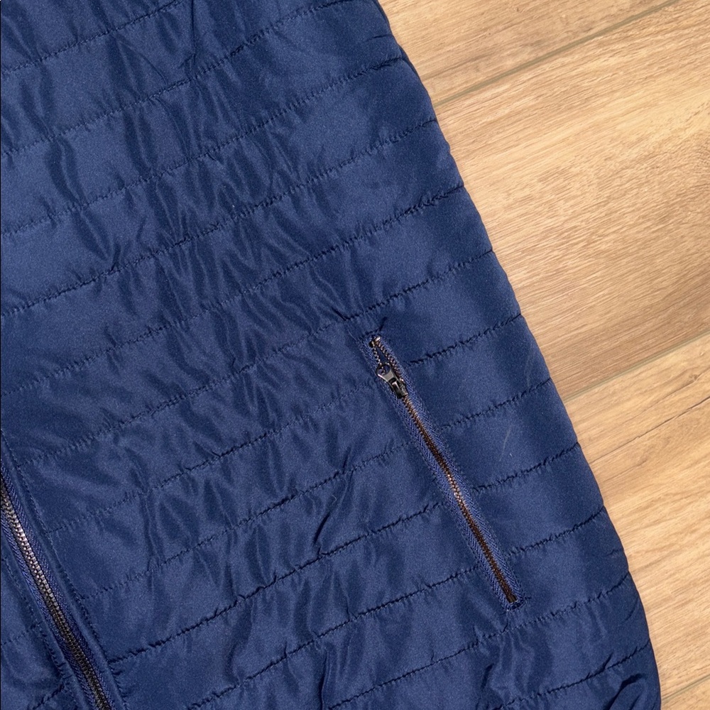 Colosseum Villanova Wildcars Navy and Gray Men's Quilted Vest size XLarge - Picture 3 of 4
